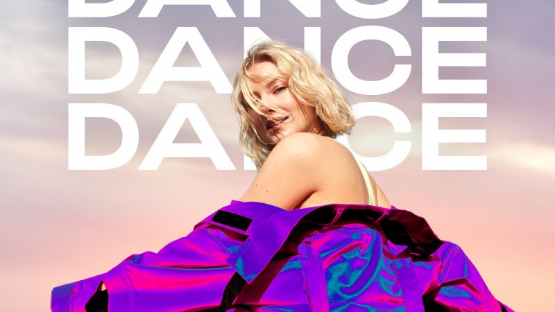 Astrid S vydáva prvý singel z pripravovaného debutového albumu.  Pieseň sa volá Dance Dance Dance